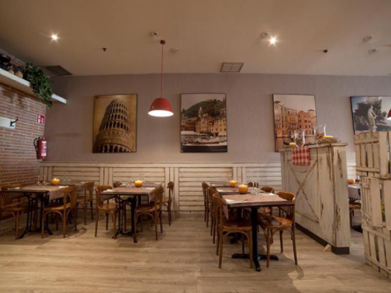 Mesas interiores de servicio para comidas