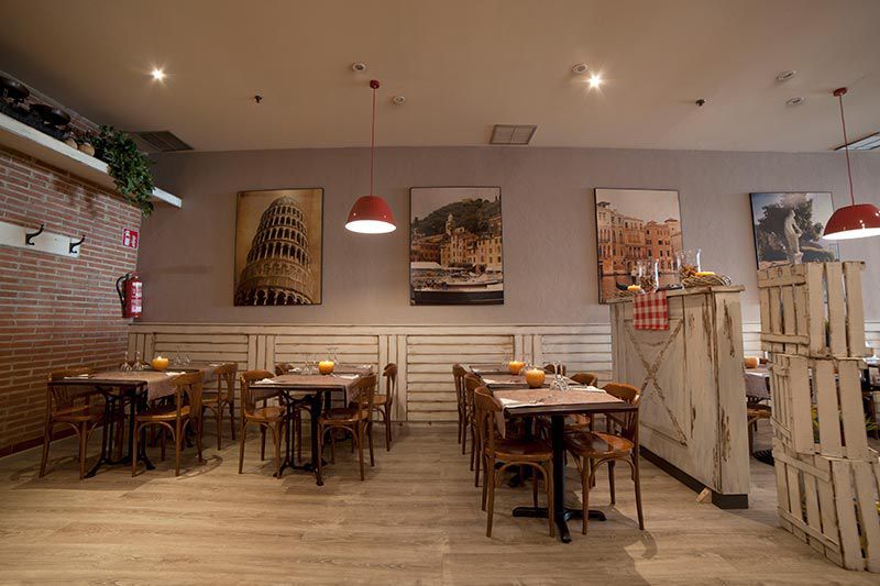 Mesas interiores de servicio para comidas