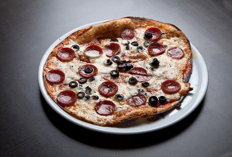 Pizza tradicional al horno de piedra