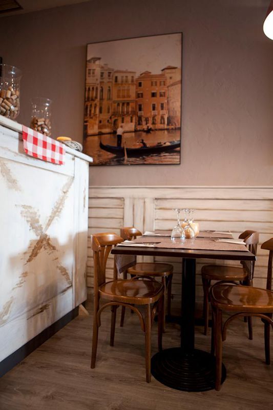 Mesa de restaurate lista para servicio