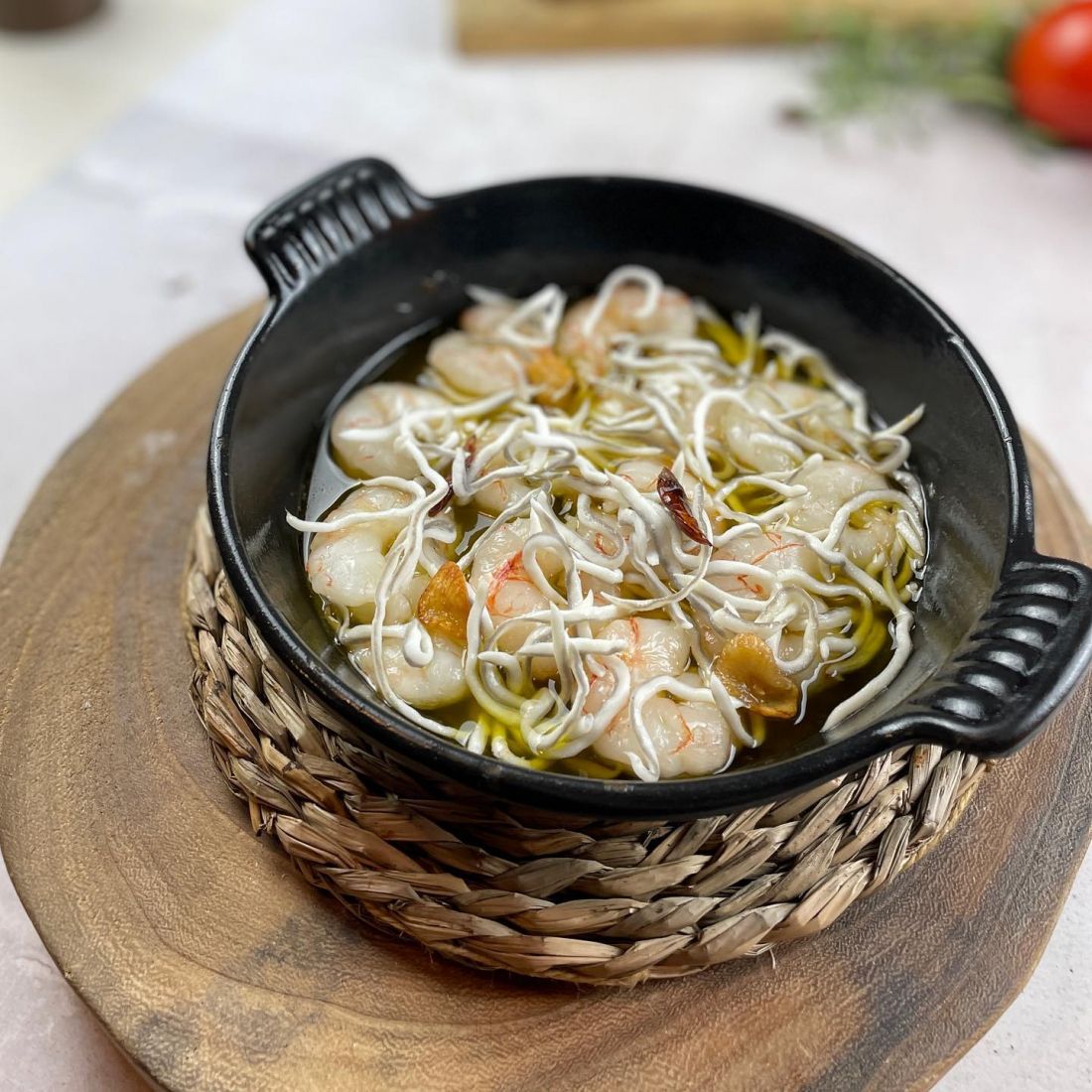 salteadito de gulas con gambas